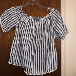 Forever 21 Tops - Woven Top/off shoulders black and white Forever 21 Tops - Woven Top/off shoulders black and white